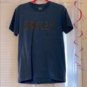 Men’s Oakley short sleeve shirt